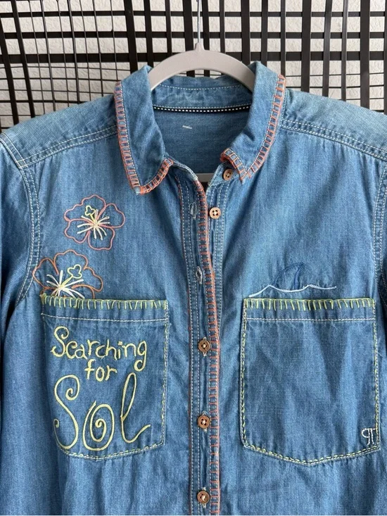 RARE SAMPLE Anthropologie Pilcro sample embroidered denim button down shirt - Picture 3 of 6